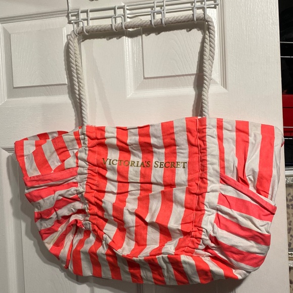Victoria’s secret tote - Picture 1 of 3